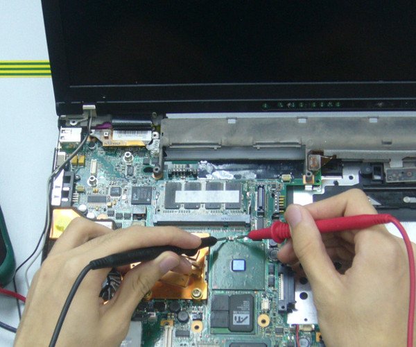 Diagnostyka płyty głównej laptopa